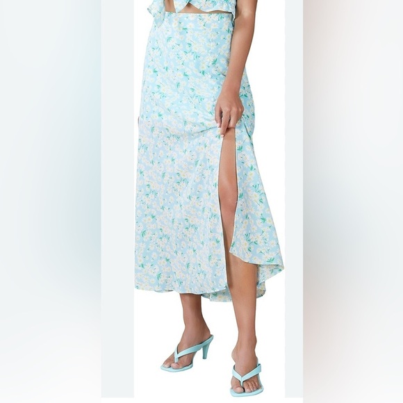 BCBGeneration Dresses & Skirts - NWOT BCBGeneration Baby Blue Floral Print Maxi Skirt Size S coquette boho